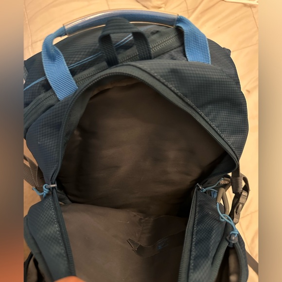 Outdoor Products Deluxe 17 Ltr Hydration Backpack, 2-Liter Reservoir No Bladder - Picture 6 of 6